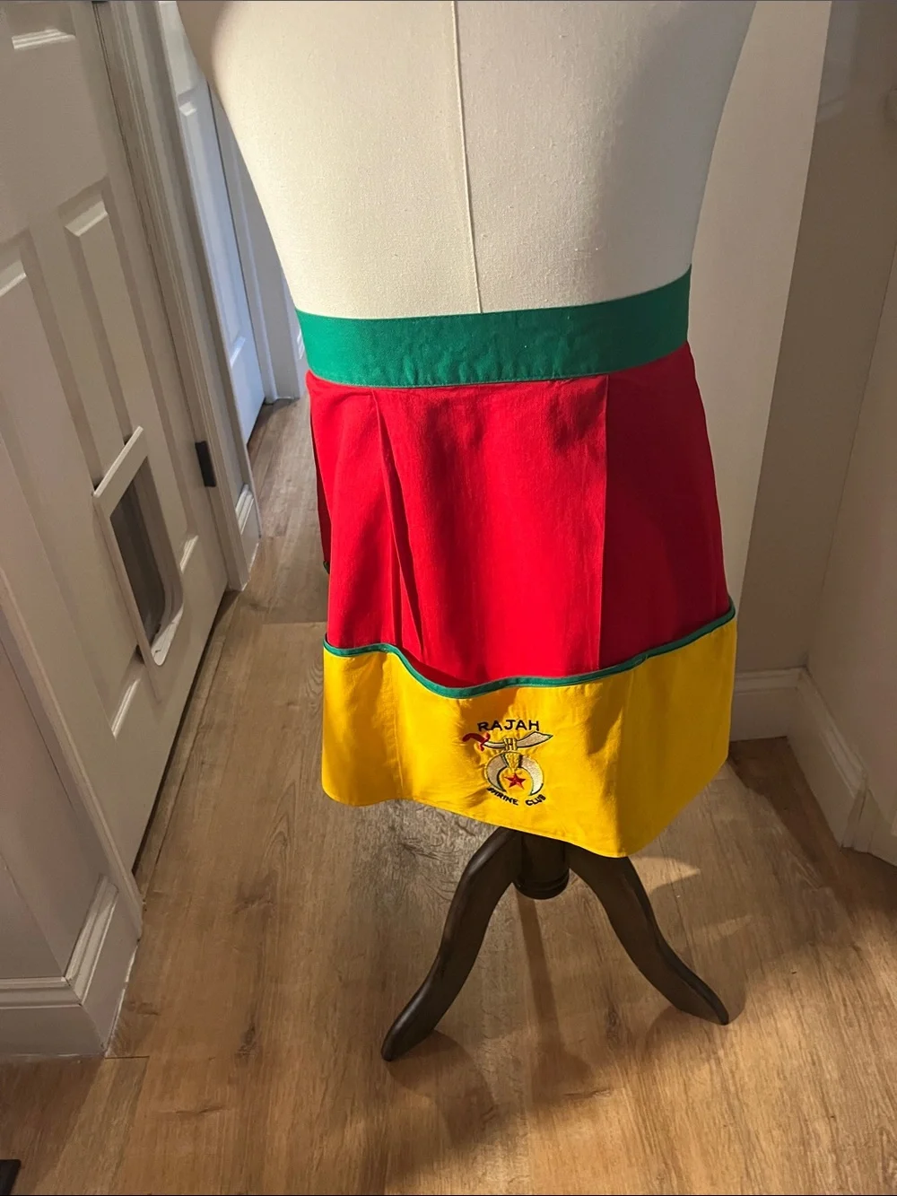 Vintage Rajah Temple Shrine Club apron deep pockets EUC Reading PA